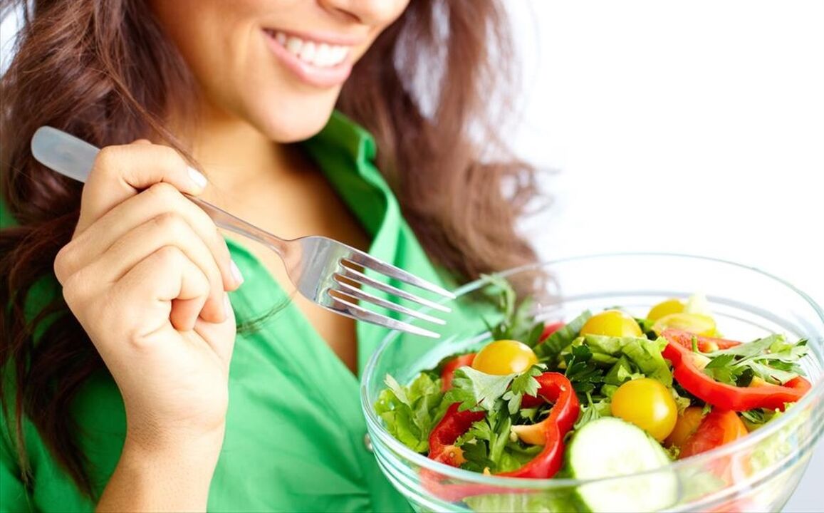girl eating vegetable salad on 6 petal diet